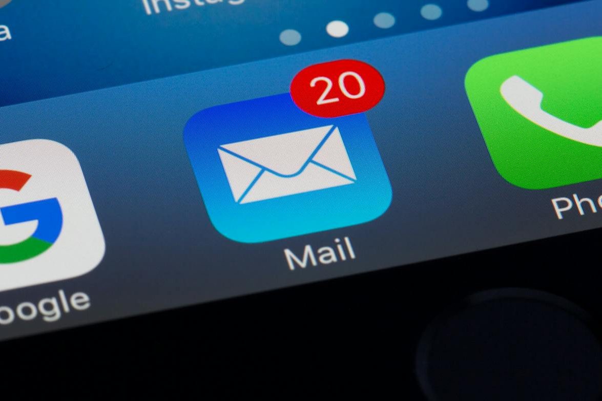 Email icon in a computer task bar